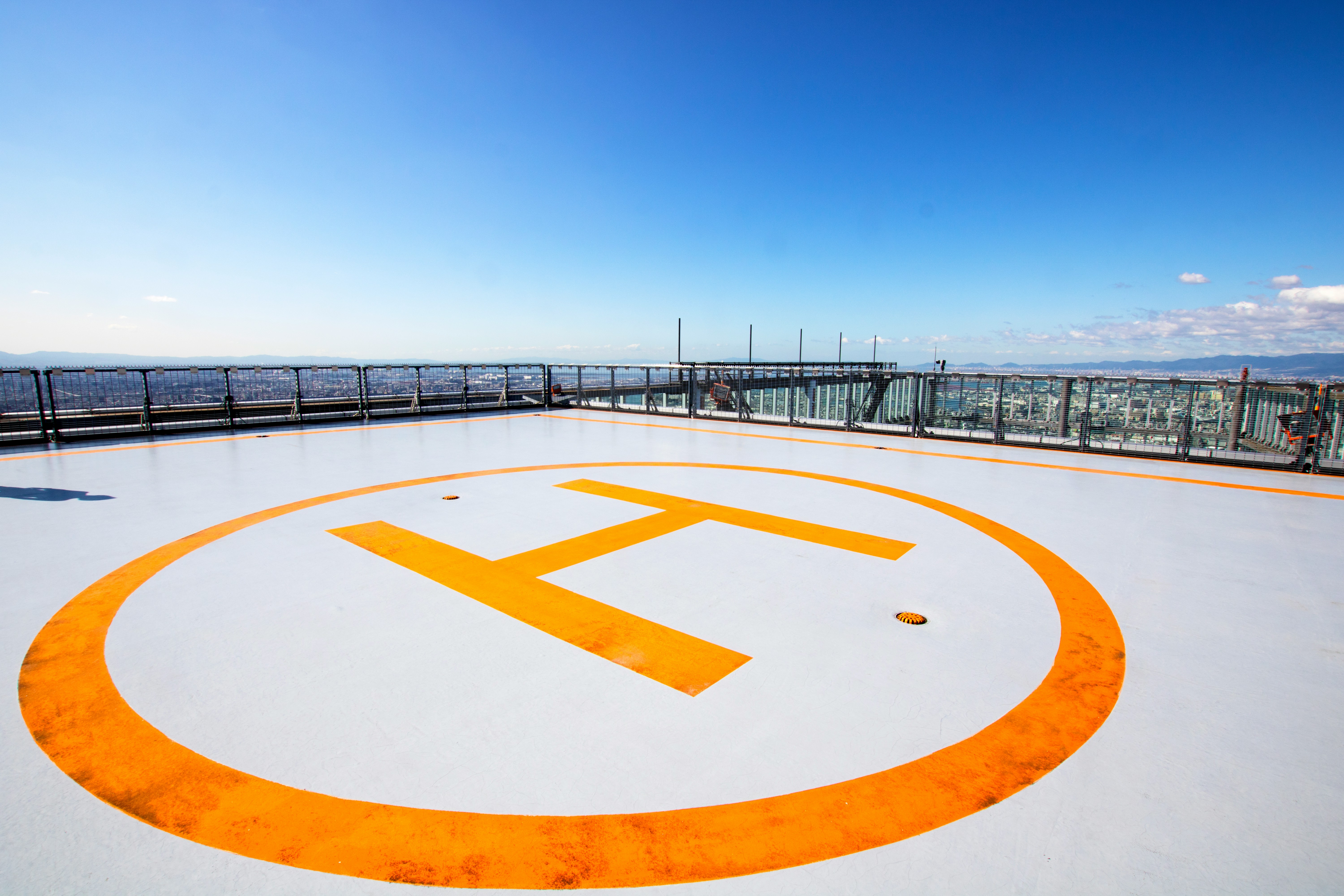 Heliports' visual aids and lightnings