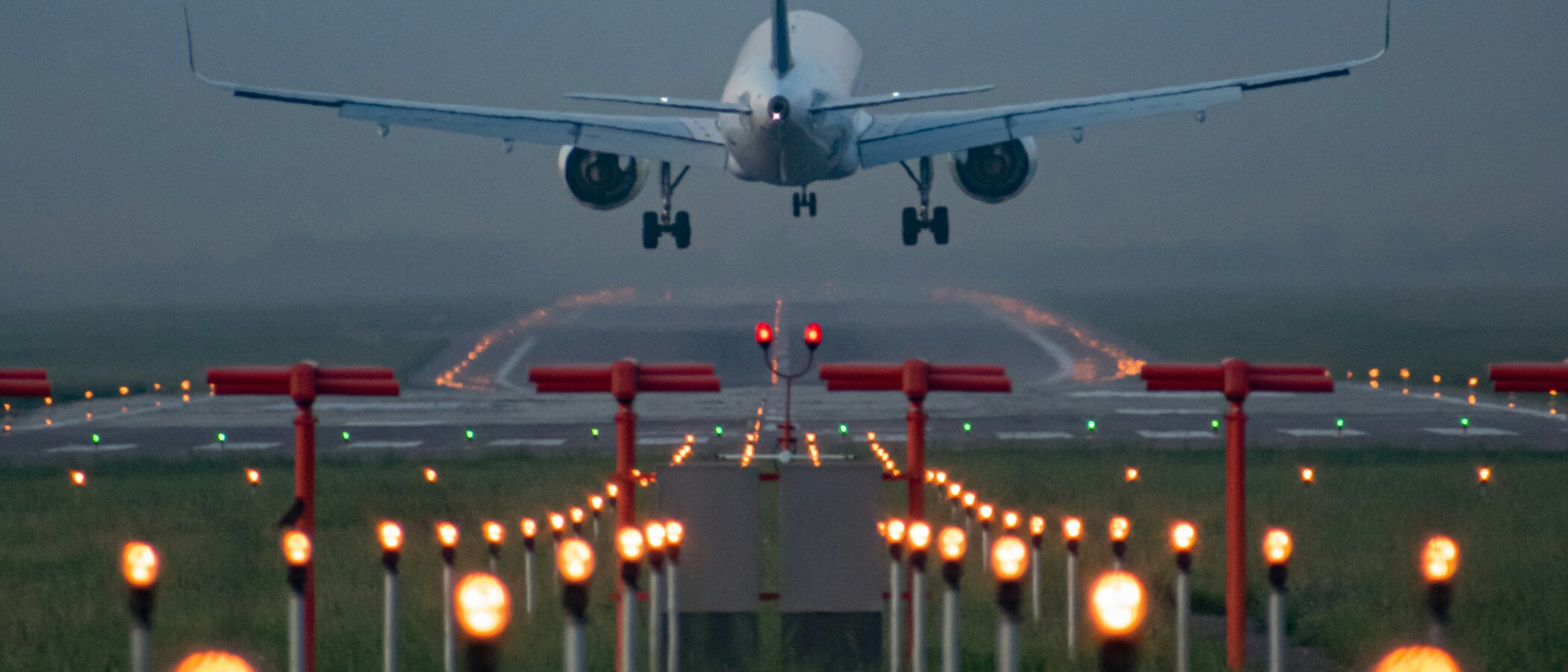 Atterrissage d’avion avec système de balisage d’approche